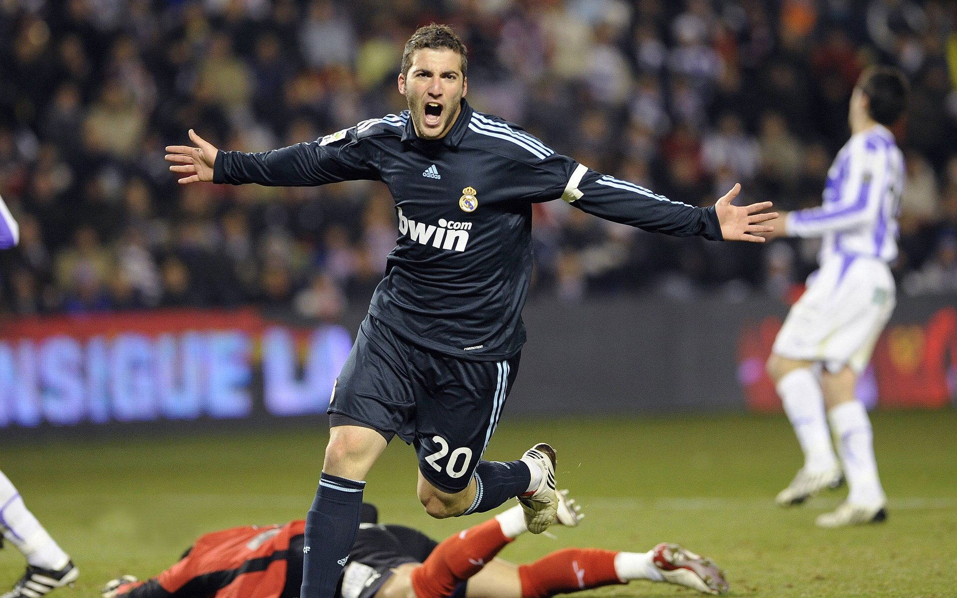 滑雪冠军张可欣成功挑战高难度动作,再创历史,你知道张可欣是谁吗